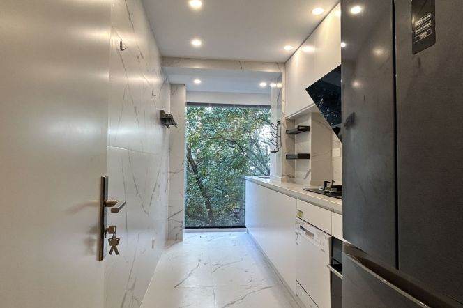 Greeny 3Br-2bathr 150Sqm +scenic windows + balcony | Floor heating | Jiangsu rd Mt