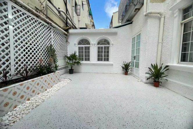 French-style Garden Lane house w/Patio on West Jianguo Rd 