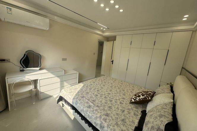 beixingjing rd Brand new 2BR/big living room@L2