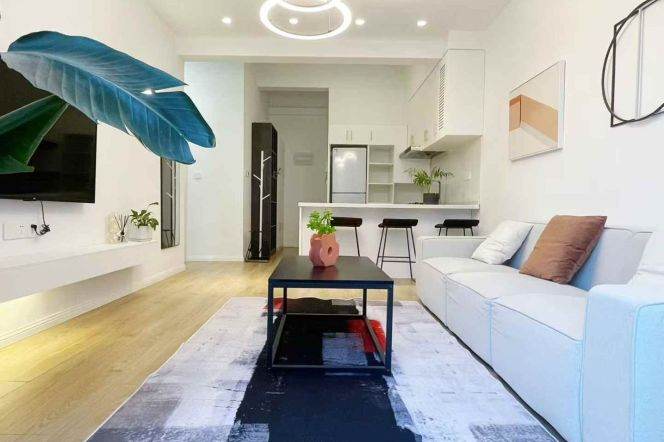 jiangsu rd elevator 2BR/2baths@L2/11