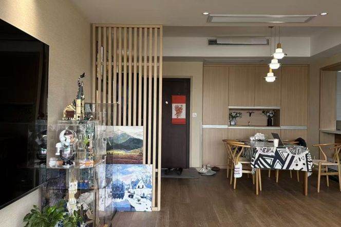 suzhou river view- 2beds- elevator scooter parking- good value-nice entrance