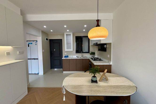 loushanguan rd elevator 1BR/big living room@L2/15