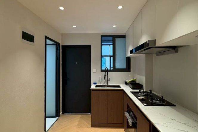  1Bdr 1Bath Apt/Modern&Spacious/Line 2/7/14Jing'an Temple/Greenery View/elevator