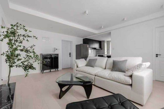 Kangding/Xikang rd large 2br/2lr/1ba apt with floor heating; L7