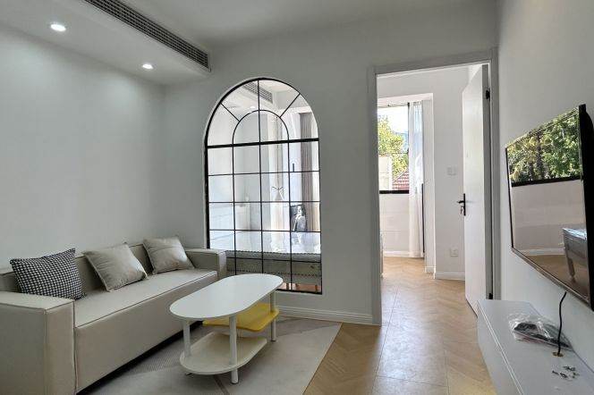 Sunny 1Br | Next to L2/11 Jiangsu Rd | Great sunshine | 5.5K