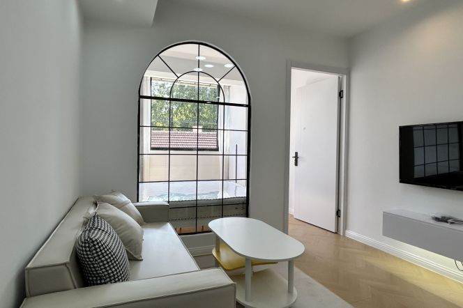 Sunny 1Br | Next to L2/11 Jiangsu Rd | Great sunshine | 5.5K