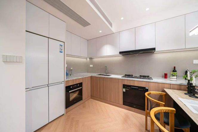 2+1Bdrs 2Bths Apt/Spacious&Modern /L1/3/4 Shanghai Railway Station/Good View