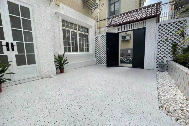 French-style Garden Lane house w/Patio on West Jianguo Rd 