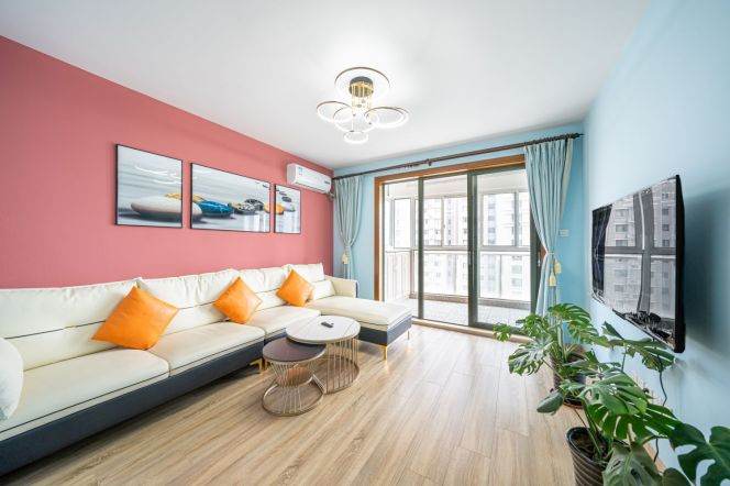 Jiangsu/Changning rd bright 2brs/2lr/1ba apt wt balcony; L2/11