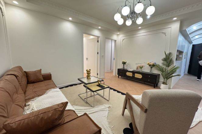 16.8k Comfort 3Br 2Bathr with floor heating and courtyard Nr Xujiahui line1/9/11