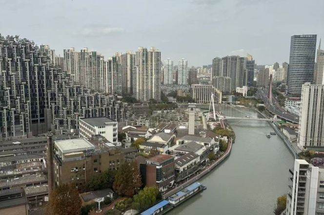 suzhou river view- 2beds- elevator scooter parking- good value-nice entrance