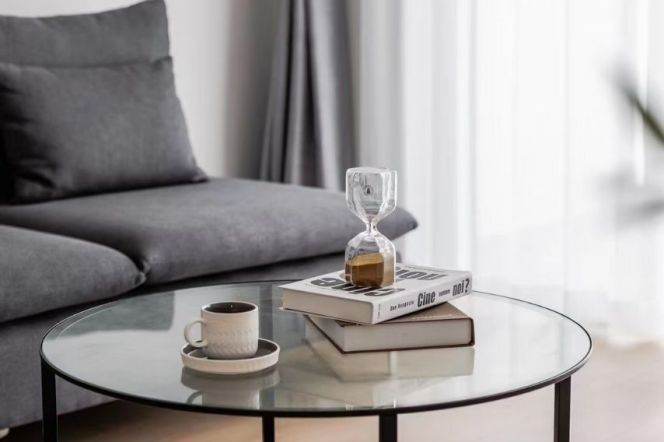 3 bedrooms 2baths Apt/Spacious &Modern/ Line1 Xinzha Rd/People's Square/elevator