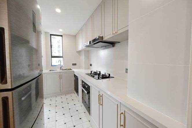 moderrn 3brs floor heating modern furniture beside line 10,12 close to The Bund 23K