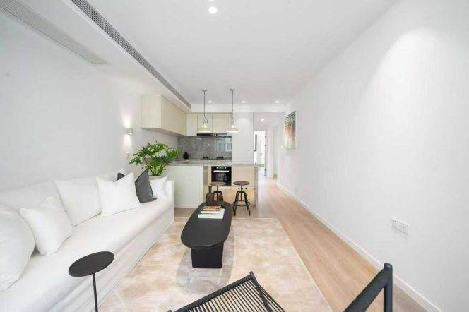 Taixing/Xinzha rd floor heating 2brs/2lv/1ba wt balcony; L2/12/13