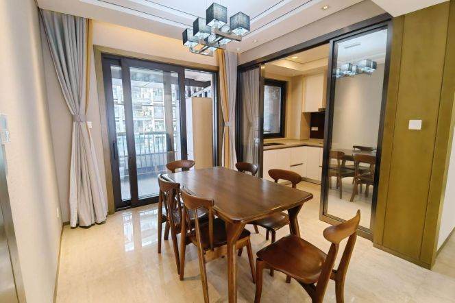 Good size 3 br in high standard compound with floor heating. easy to Wellington shanghai .L 6/8/11