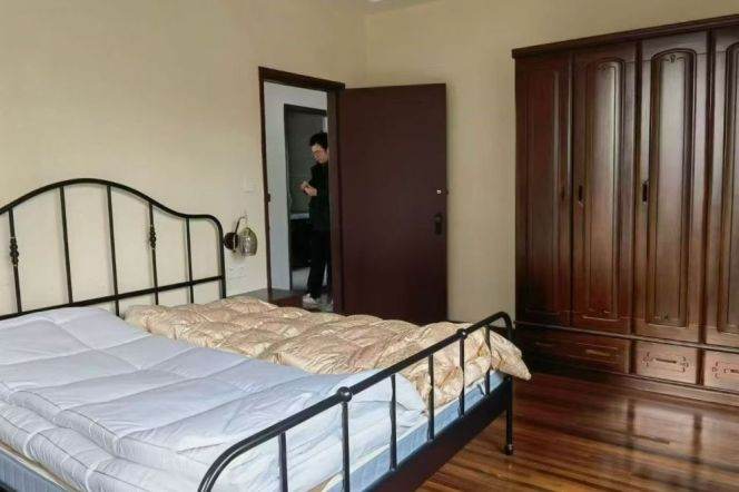 High-ceiling 1br with Big Balcony near iapm,South Shanxi Road St.