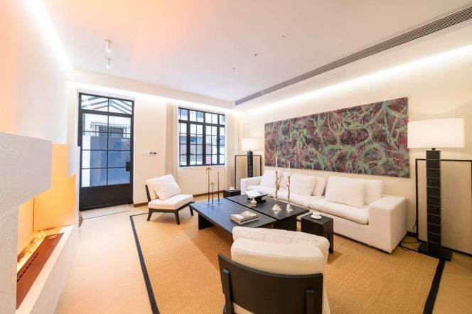 4 Brs, 4 Baths with Yard and Terrace, 300 sqm @ Zhongshan Park L2