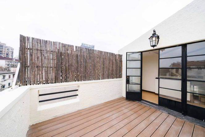 4 Brs, 4 Baths with Yard and Terrace, 300 sqm @ Zhongshan Park L2