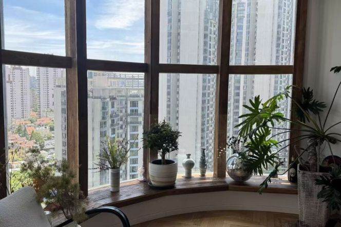 Spacious&Modern 3Bdrs 2Baths Apt+French Windows+Jing An Temple+L1/7 Chang Shu Rd
