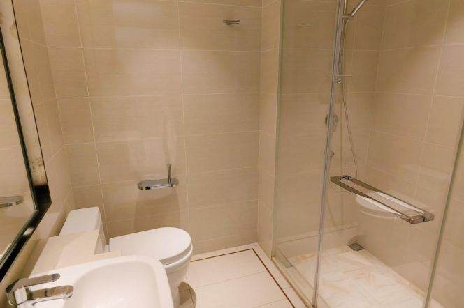 Good size 3 br in high standard compound with floor heating. easy to Wellington shanghai .L 6/8/11