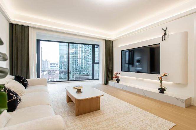 3 Brs, 2 Baths, 170 sqm with Floor Heating/Central ac @ Loushanguan Metro L2