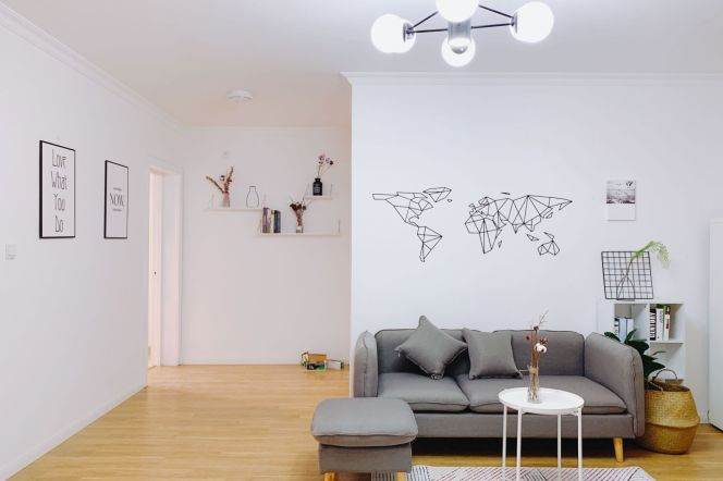 Bright room near Jiangsu rd,close to SJTU/ECNU,advance booking accepted 