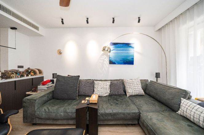 170m² 3+1BR 3BA Duplex w/Garden nr Century Avenue