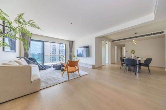 Spacious and bright 4Br/2bt@Shangcheng rd Lujiazui 210sqm with open balcony