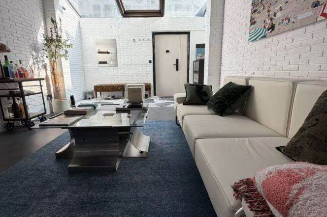 Independent Apt 3 Brs, 2 Baths, 190 sqm with Floor Heating @ West Nanjing Metro L2