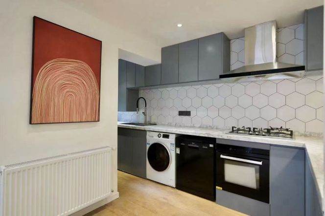 3 Brs, 2 Baths with Open Balcony, 140 sqm @ Yishan Metro L9