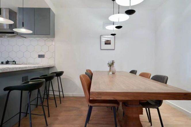 3 Brs, 2 Baths with Open Balcony, 140 sqm @ Yishan Metro L9