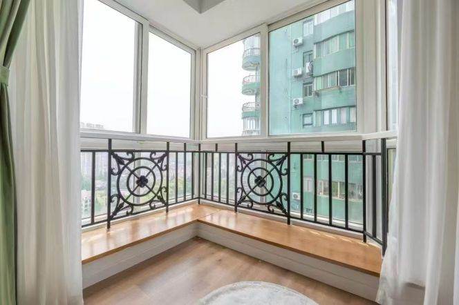 Modern 1br/90sqm &heating/oven @Jiangsu Rd & Line 2/11