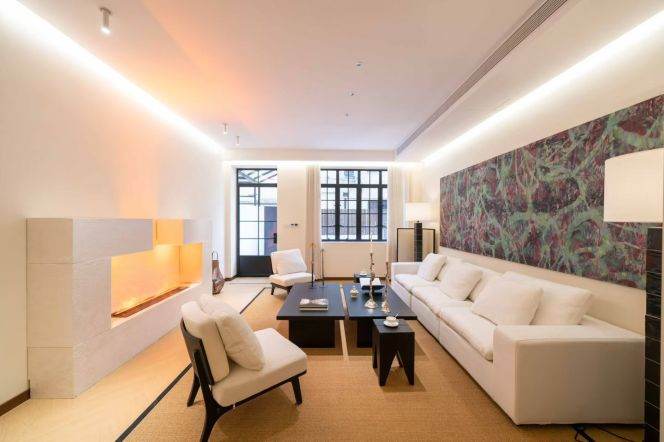 4 Brs, 4 Baths with Yard and Terrace, 300 sqm @ Zhongshan Park L2
