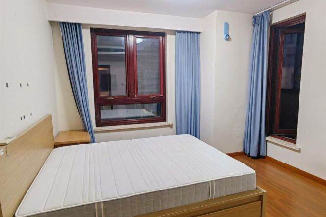 Good price 3 br with floor heating 3 stops to NYU shanghai ,easy to L 11 PuSan Rd st.