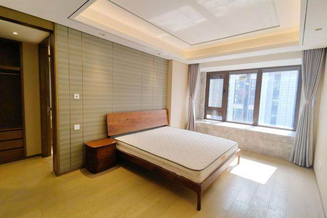 Good size 3 br in high standard compound with floor heating. easy to Wellington shanghai .L 6/8/11