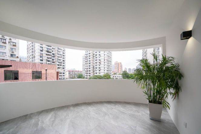 3 Brs, 2 Baths with Open Balcony, 180 sqm @ Zhongshan park L2