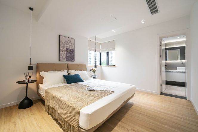 3 Brs, 2 Baths with Open Balcony, 180 sqm @ Zhongshan park L2