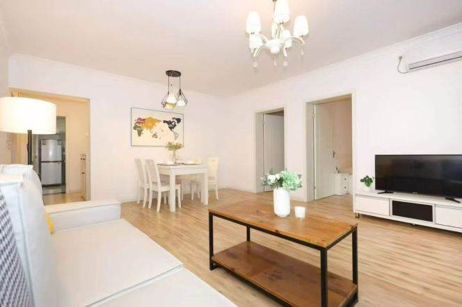 Cozy 2br with elevator near Jiangsu Rd M2/11