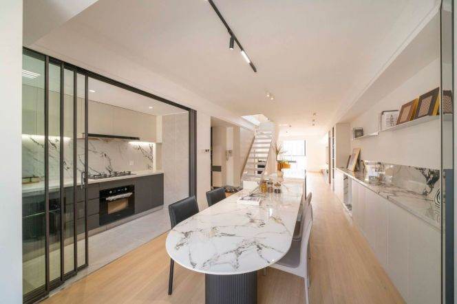 Modern 3brs/3baths & 200sqm roof terrace @Xujiahui Metro