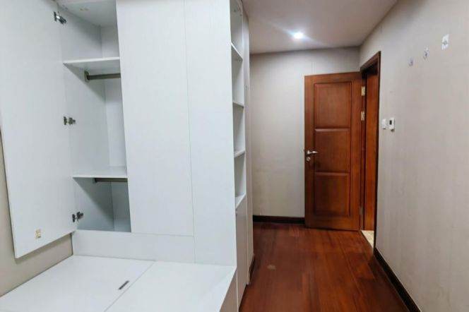 Good price 3 br with floor heating 3 stops to NYU shanghai ,easy to L 11 PuSan Rd st.