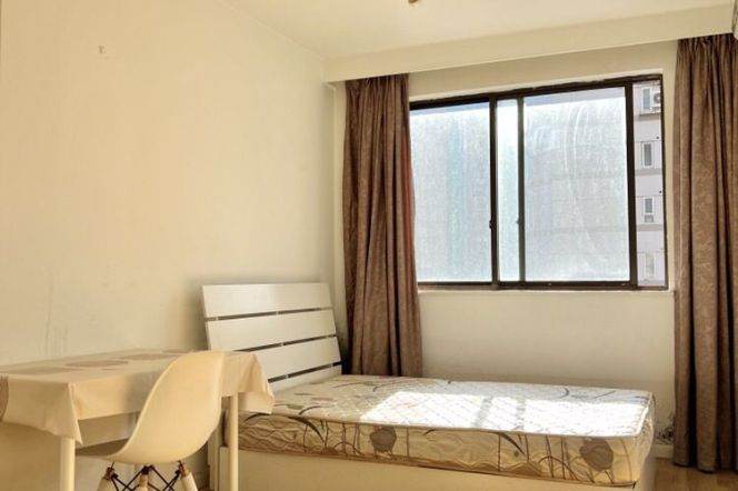 Bright room near Jiangsu rd,close to SJTU/ECNU/DHU.advance booking accepted 