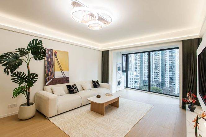 3 Brs, 2 Baths, 170 sqm with Floor Heating/Central ac @ Loushanguan Metro L2