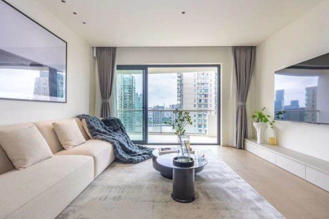 Spacious and bright 4Br/2bt@Shangcheng rd Lujiazui 210sqm with open balcony