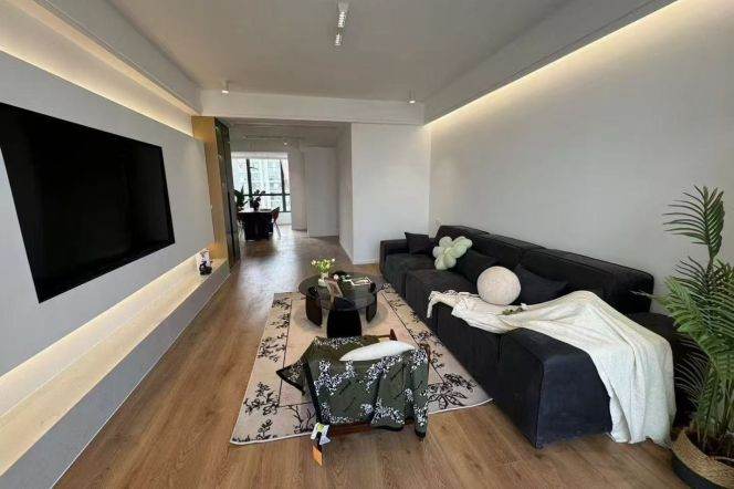 brand new 3brs floor heating modern furniture near Century park line 9 only 22.8K