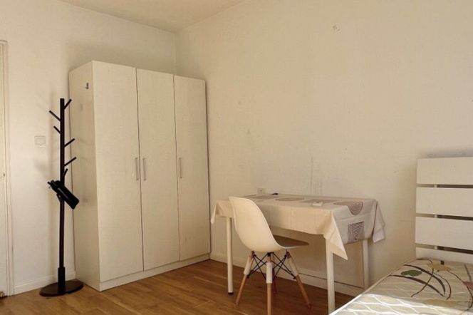 Bright room near Jiangsu rd,close to SJTU/ECNU/DHU.advance booking accepted 