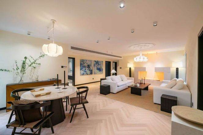 3 Brs, 2 Baths with Brand-new Dec, 180 sqm @ Jiashan Metro L9&12