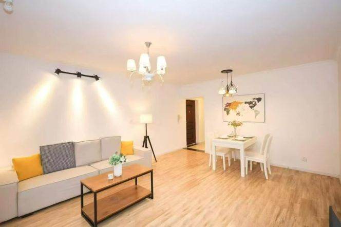 Cozy 2br with elevator near Jiangsu Rd M2/11