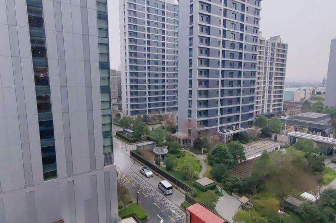 Cozy 1 br next NYU shanghai ,5 mins walking to L6/8/11 Oriental sports center St.