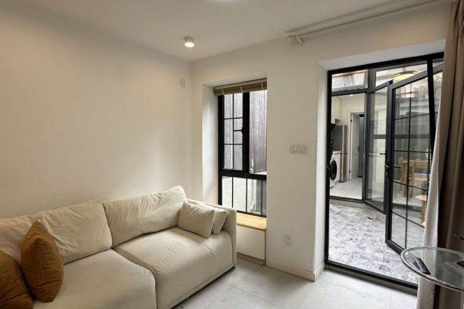 Cute 2Brm With A Yard At Julu Rd Near Line 2/7 Jing'an Temple