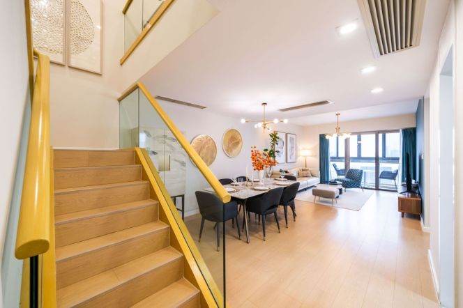 Penthouse 3br+1/2bt@Xujiahui center with quality design 225sqm 